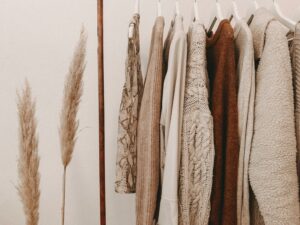 Modetrends 2026 in der Schweiz: Eleganz mit Alpenflair